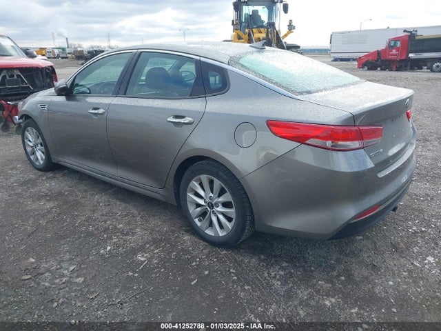 41252788 :رقم المزاد ، 5XXGU4L33HG158438 vin ، 2017 Kia Optima Ex مزاد بيع