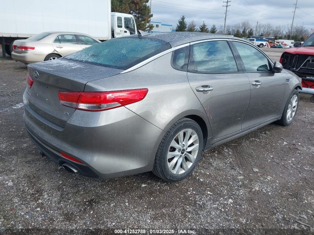 41252788 :رقم المزاد ، 5XXGU4L33HG158438 vin ، 2017 Kia Optima Ex مزاد بيع