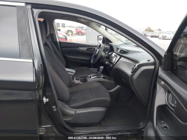 JN1BJ1CR4HW109319 Nissan Rogue Sport S