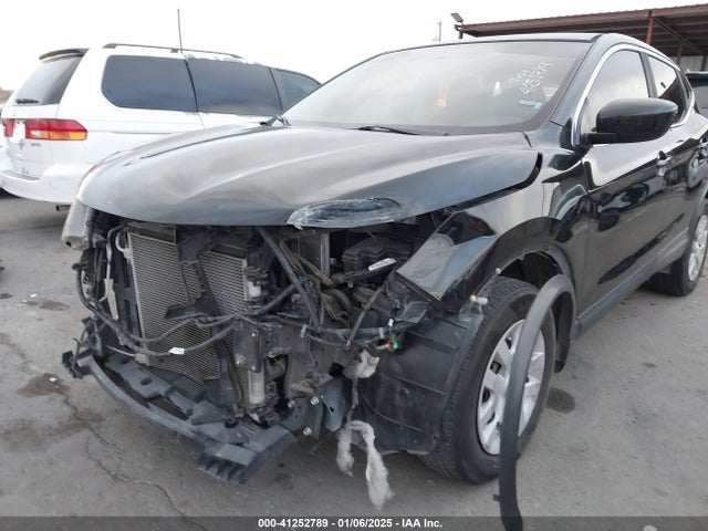JN1BJ1CR4HW109319 Nissan Rogue Sport S