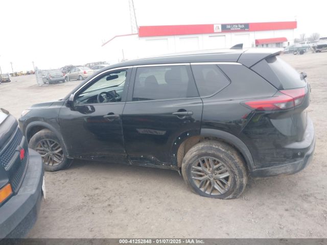 5N1BT3AA5RC687766 Nissan Rogue S Fwd