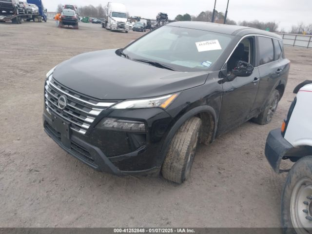 5N1BT3AA5RC687766 Nissan Rogue S Fwd