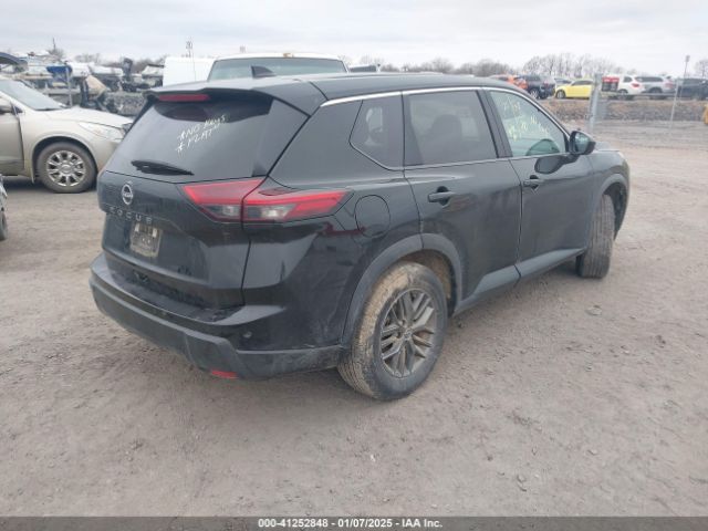 5N1BT3AA5RC687766 Nissan Rogue S Fwd