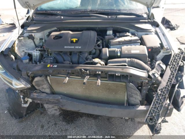5NPD84LF8HH042268 Hyundai ELANTRA SE