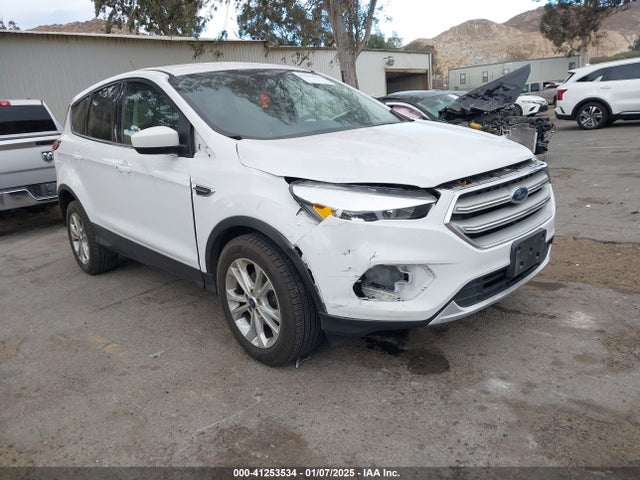 Ford ESCAPE SE 2019 1FMCU0GD1KUB81126 Image 1