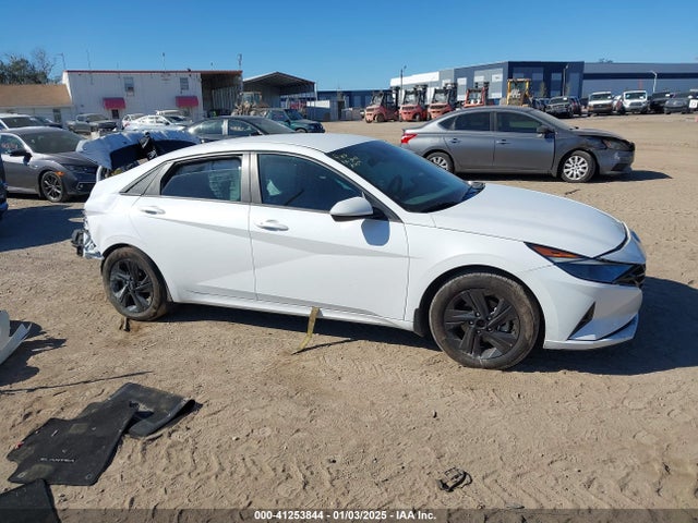 5NPLS4AG5NH070288 Hyundai ELANTRA SEL