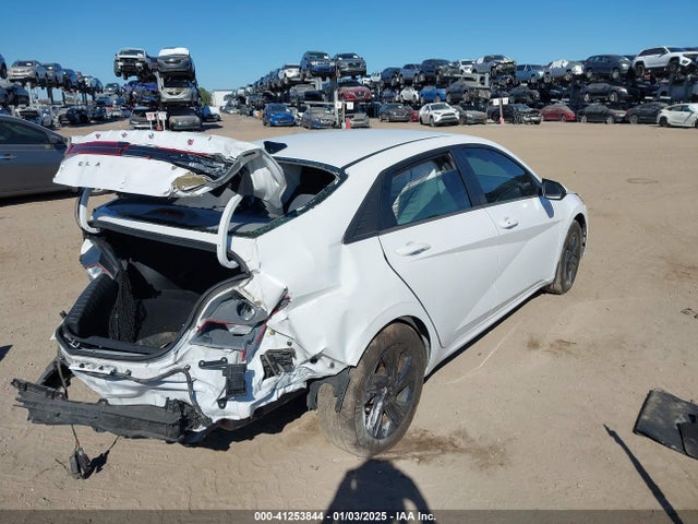 5NPLS4AG5NH070288 Hyundai ELANTRA SEL