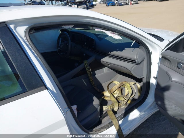 5NPLS4AG5NH070288 Hyundai ELANTRA SEL