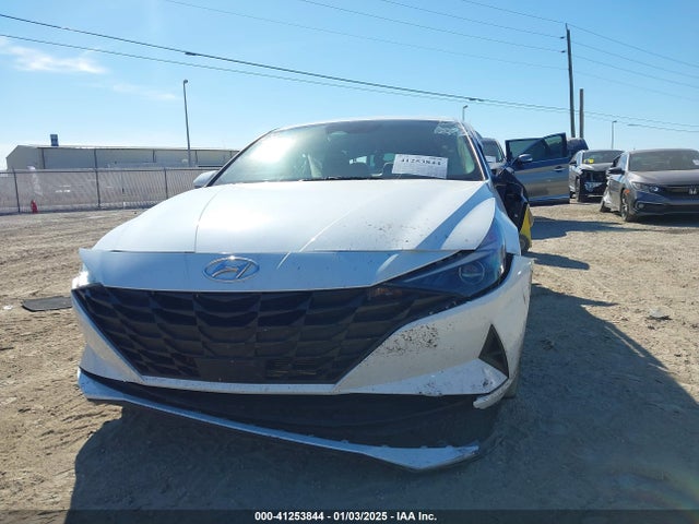 5NPLS4AG5NH070288 Hyundai ELANTRA SEL