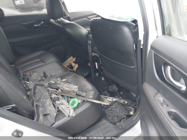5N1AT2MTXKC762051 Nissan Rogue Sl