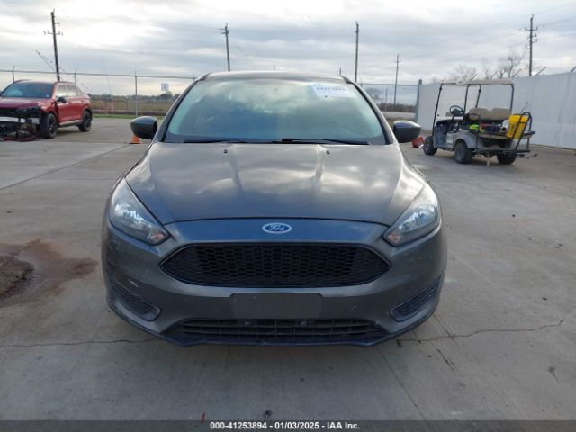 1FADP3F24JL259152 Ford FOCUS SE