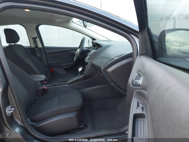 1FADP3F24JL259152 Ford FOCUS SE