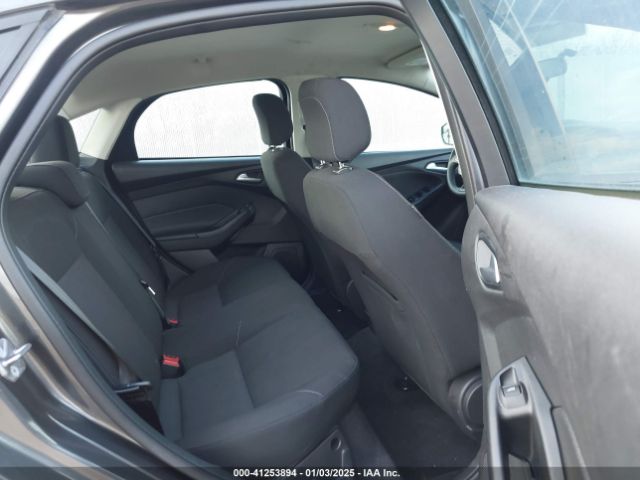 1FADP3F24JL259152 Ford FOCUS SE