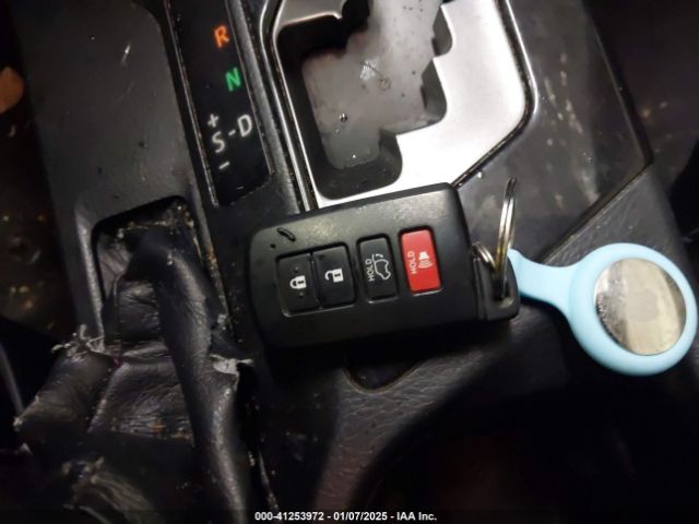 JTMJFREV8JD238345 Toyota RAV4 SE