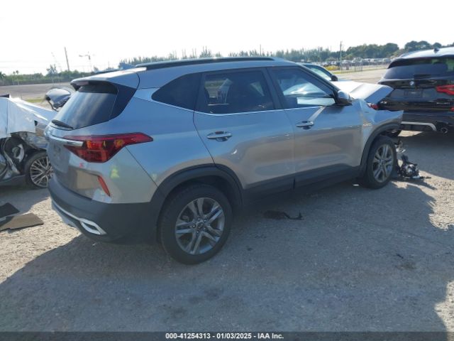 2021 KIA SELTOS KNDEUCAA8M7175466 Photo 3