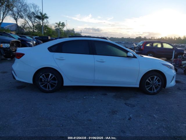3KPF24AD9RE775818 KIA Forte Lxs