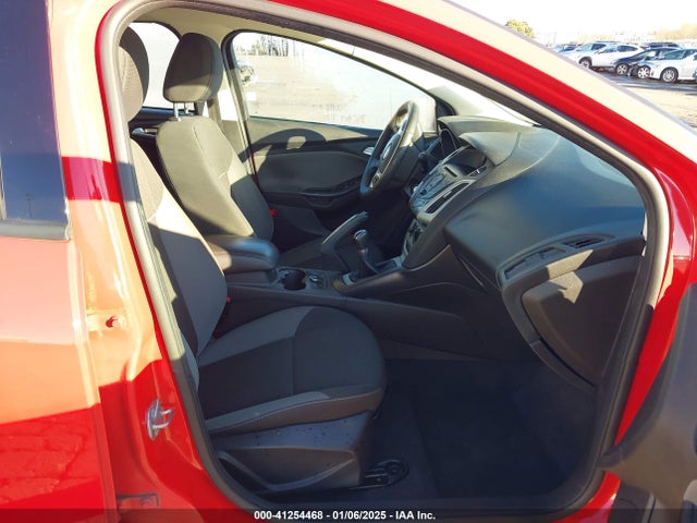 Ford FOCUS SE 2014 1FADP3K24EL132607 Image 5