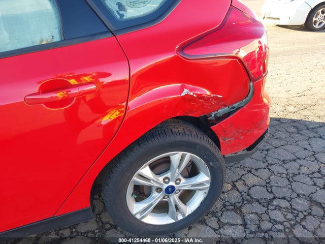 Ford FOCUS SE 2014 1FADP3K24EL132607 Image 6