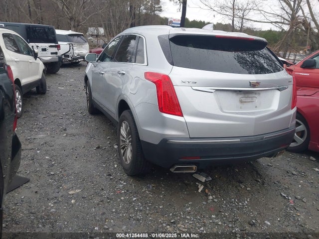 2018 CADILLAC XT5 1GYKNCRS2JZ177057 Photo 2
