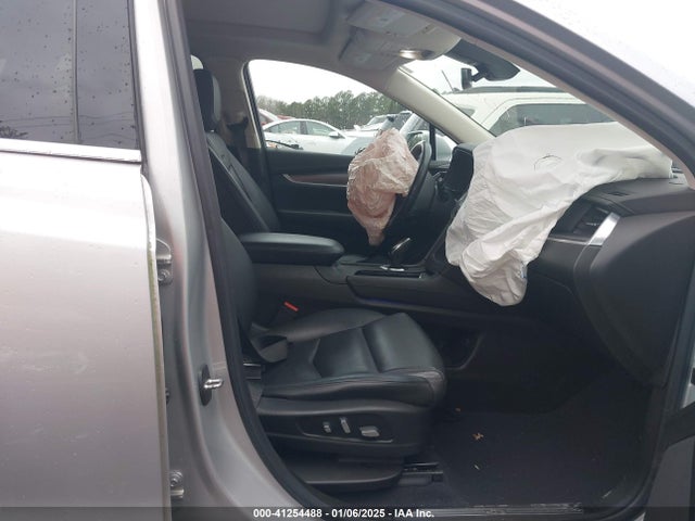 2018 CADILLAC XT5 1GYKNCRS2JZ177057 Photo 4