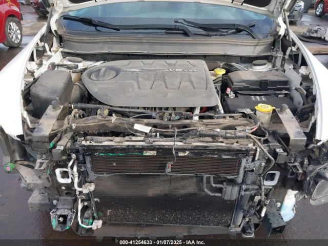 1C4PJLAS0HW527476 Jeep Cherokee Altitude Fwd