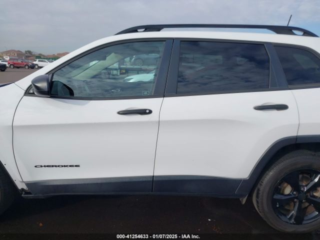 1C4PJLAS0HW527476 Jeep Cherokee Altitude Fwd