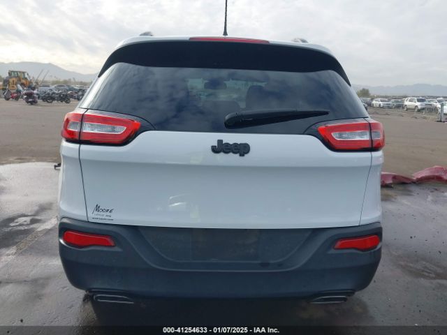 1C4PJLAS0HW527476 Jeep Cherokee Altitude Fwd
