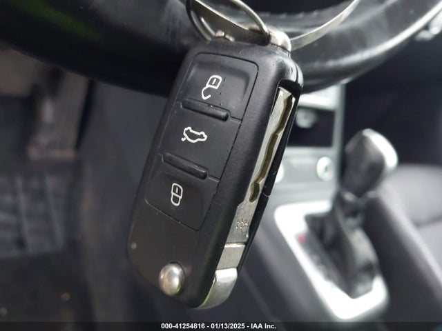 WVGBV7AX6HK020604 Volkswagen Tiguan S/limited