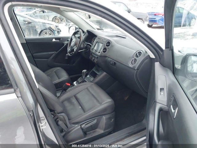 WVGBV7AX6HK020604 Volkswagen Tiguan S/limited