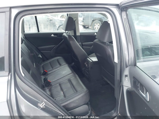 WVGBV7AX6HK020604 Volkswagen Tiguan S/limited