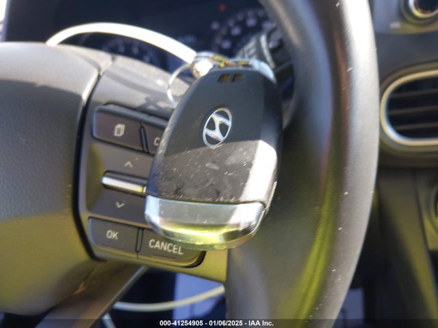 KM8K3CA57KU240262 Hyundai Kona Limited