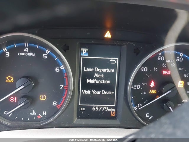 Toyota Rav4 Xle 2018 JTMWFREV6JD124656 Image 7