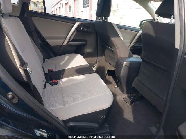 Toyota Rav4 Xle 2018 JTMWFREV6JD124656 Image 8