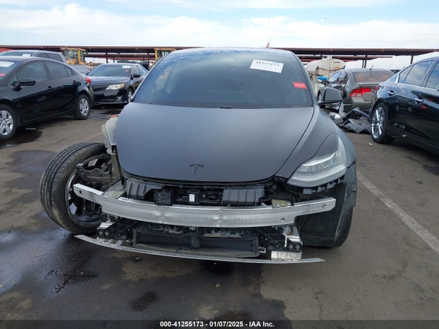 5YJ3E1EB7JF131864 Tesla Model 3 Long Range/performance
