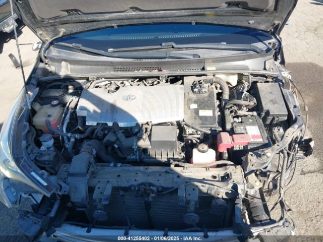JTDKARFU6J3551554 Toyota Prius Three Touring