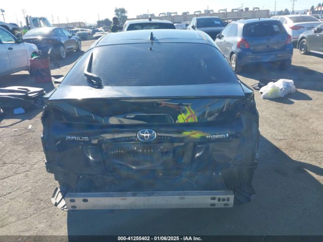 JTDKARFU6J3551554 Toyota Prius Three Touring