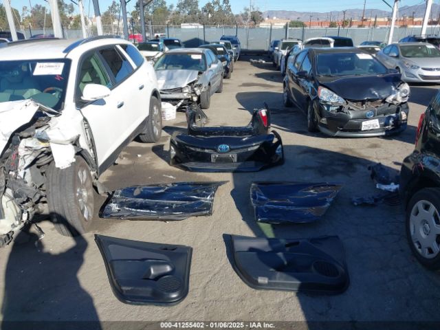 JTDKARFU6J3551554 Toyota Prius Three Touring