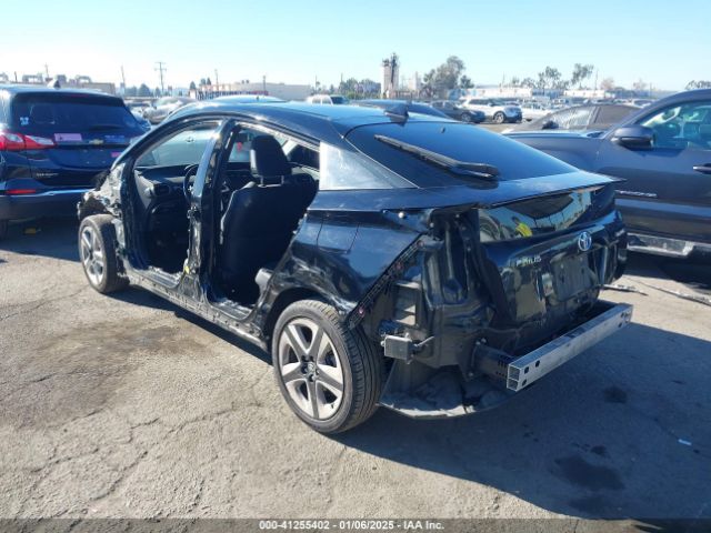 JTDKARFU6J3551554 Toyota Prius Three Touring