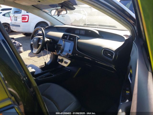JTDKARFU6J3551554 Toyota Prius Three Touring