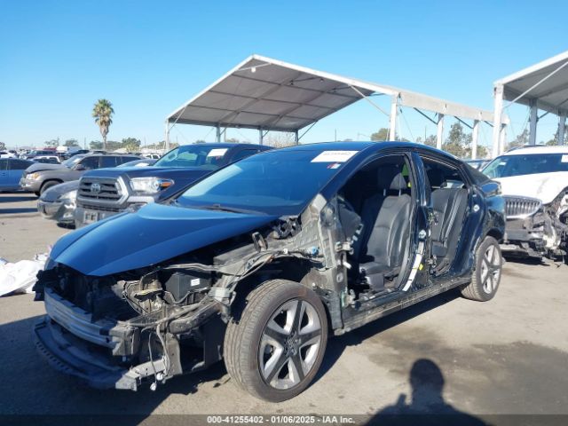 JTDKARFU6J3551554 Toyota Prius Three Touring