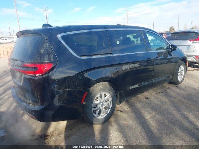 Chrysler Pacifica Touring L 2024 2C4RC1BG1RR136297 Image 4