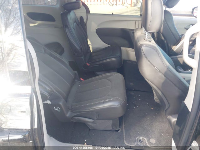 Chrysler Pacifica Touring L 2024 2C4RC1BG1RR136297 Image 8