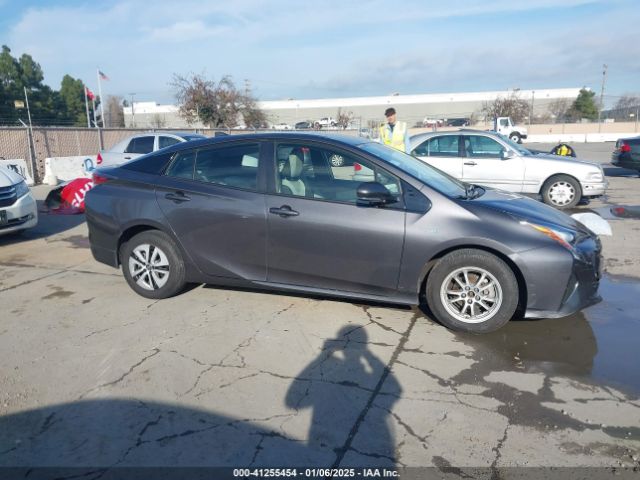 JTDKARFU8G3508441 Toyota Prius Three