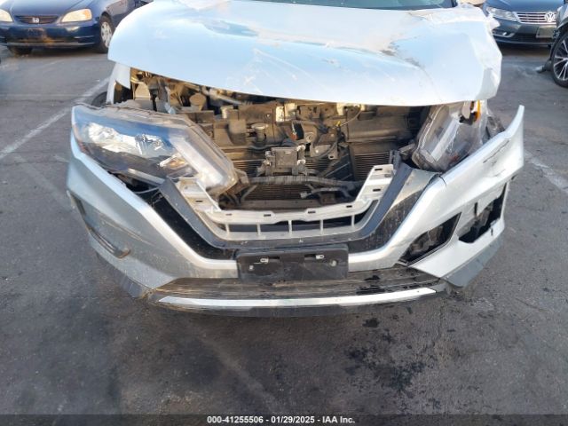 JN8AT2MT9JW460255 Nissan Rogue Sl