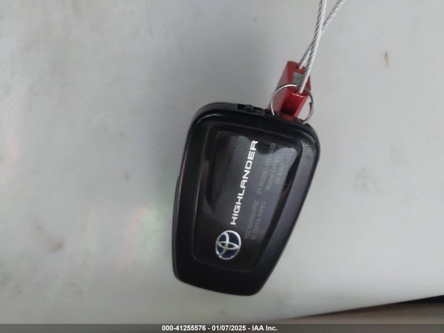 5TDBBRCH9NS561553 Toyota Highlander Hybrid Le