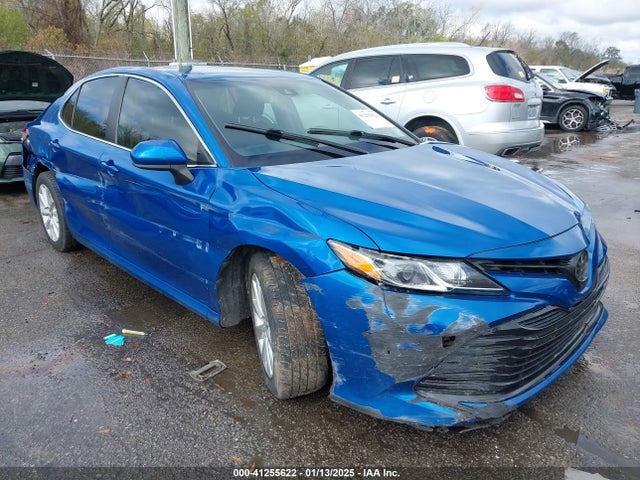 Toyota CAMRY LE 2020 4T1C11AKXLU352026 Image 1