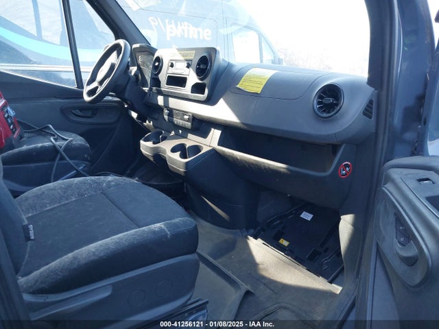 WD4PF1CDXKP111219 Mercedes-Benz Sprinter 2500 High Roof V6