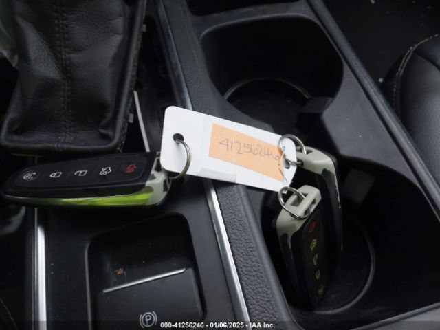 1FMCU9J96HUC17751 Ford Escape Titanium