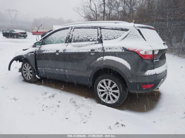 1FMCU9J96HUC17751 Ford Escape Titanium