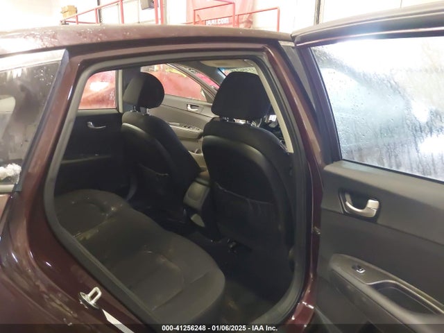KIA Optima Lx 2018 5XXGT4L32JG207055 Image 8